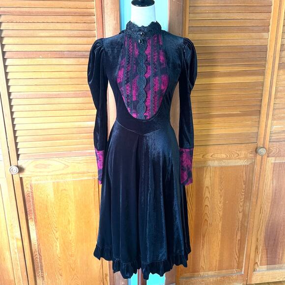 Dark in Love Black Velvet Undead Beloved Goth Victorian Vampire Dress - Picture 1 of 14